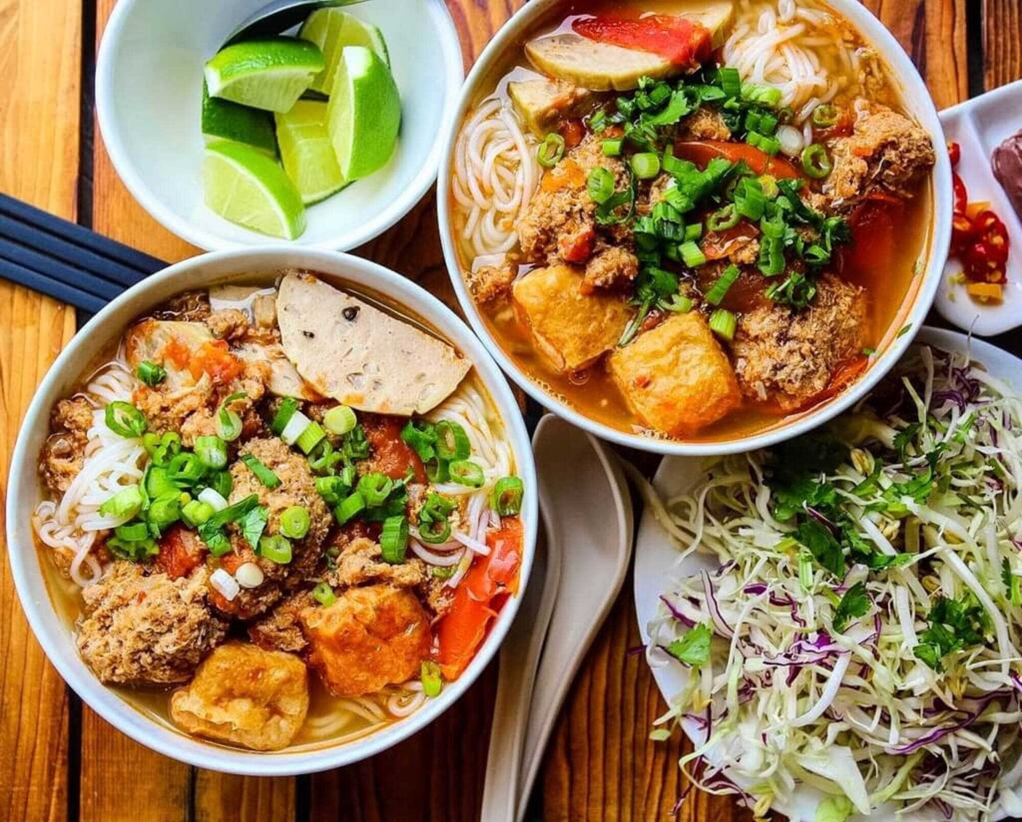 Bun Rieu Cua (Vietnamese rice vermicelli with crab)